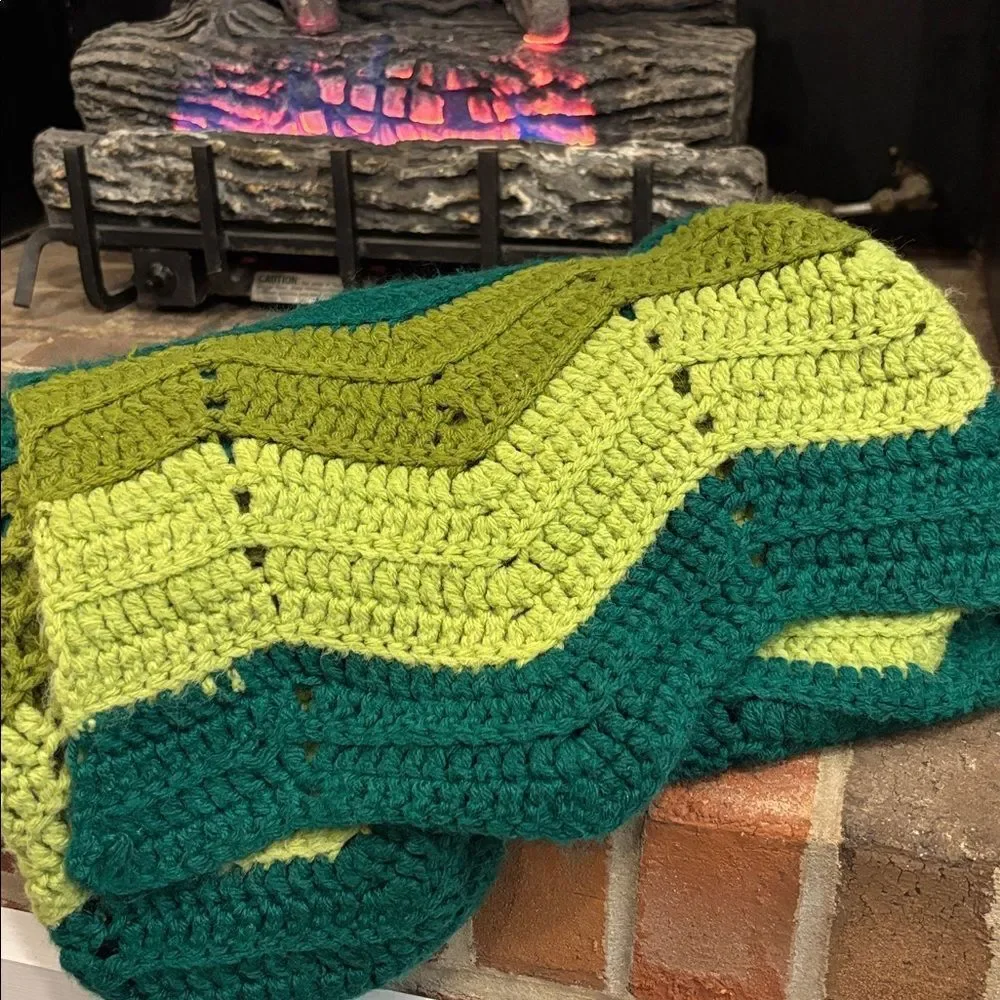🎀Vintage🎀 Handmade Green Chevron Hand Knit Blanket 40inx62in